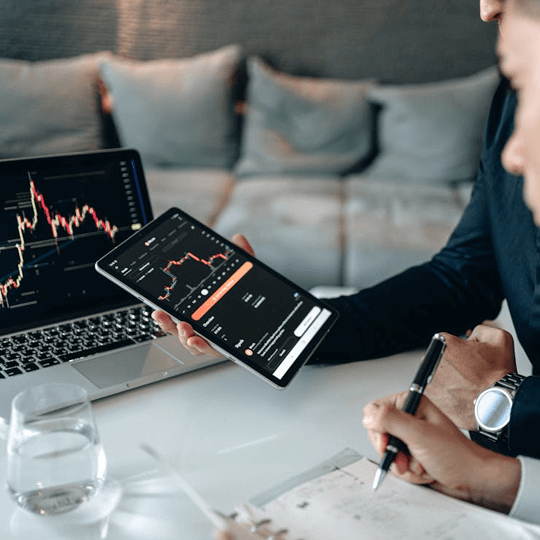 GynavoTrade - Team von Kryptowährungsexperten